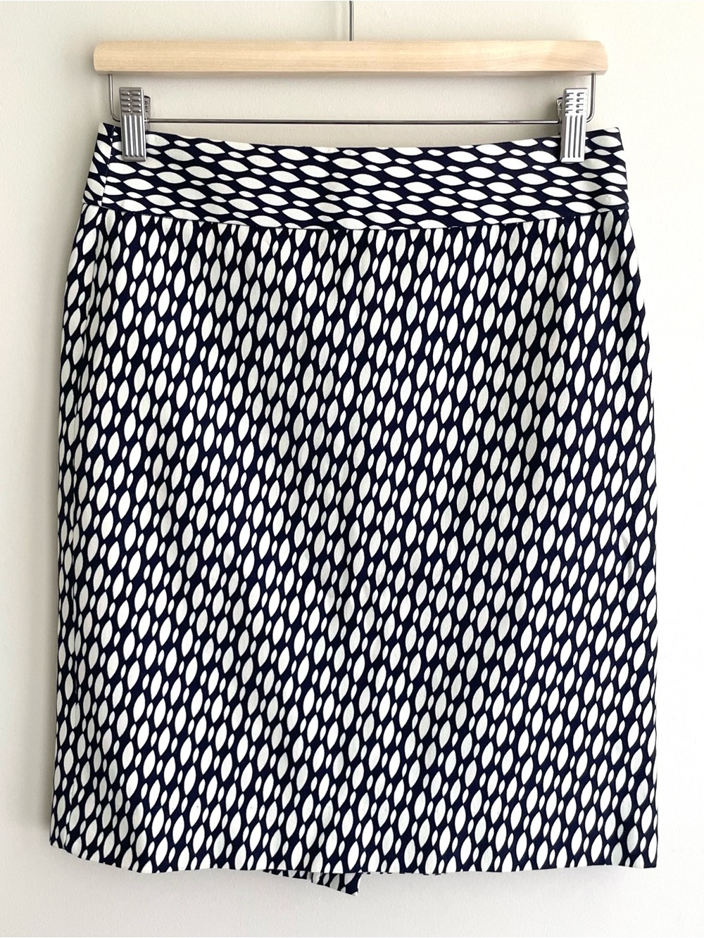 Banana Republic Business Casual Navy and White Geometric Pencil Skirt